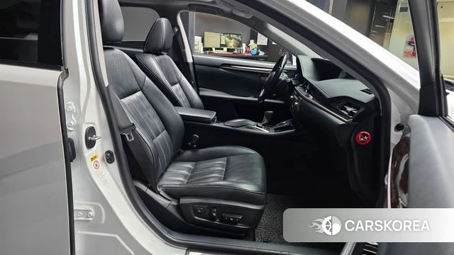 Lexus New ES300h 2018 Белый из Кореи, фото 2