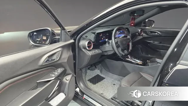 Chevrolet (GM Daewoo) Trax Crossover 2025 Черный из Кореи, фото 2