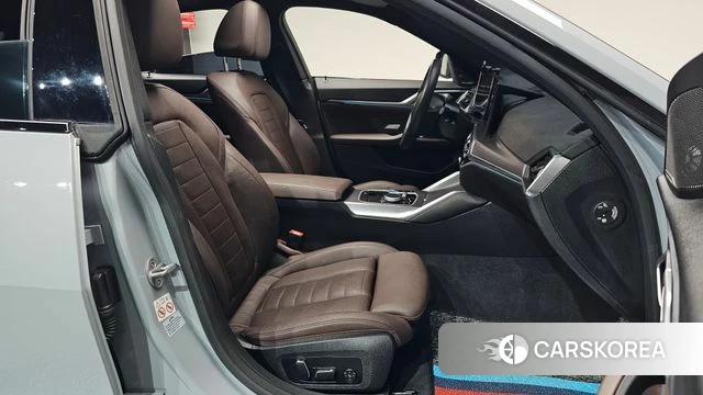 BMW i4 2024 Цвет галактики из Кореи, фото 2