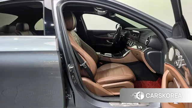 Mercedes-Benz E-Class W213 2021 Серый из Кореи, фото 2