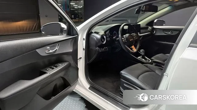 Kia The New K3 2nd generation 2021 Белый из Кореи, фото 2