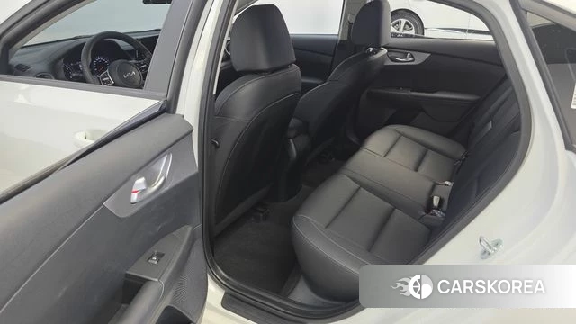 Kia The New K3 2nd generation 2022 Белый из Кореи, фото 2
