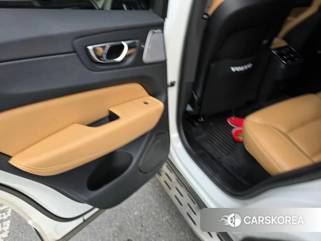 Volvo XC60 second Generation 2022 Белый из Кореи, фото 2