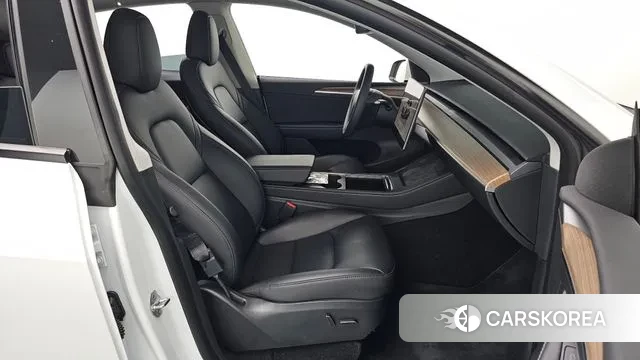 Tesla Model Y 2023 Белый из Кореи, фото 2