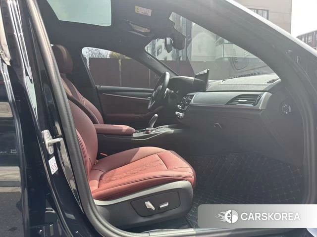 BMW 5 series 2023 Черный из Китая, фото 2