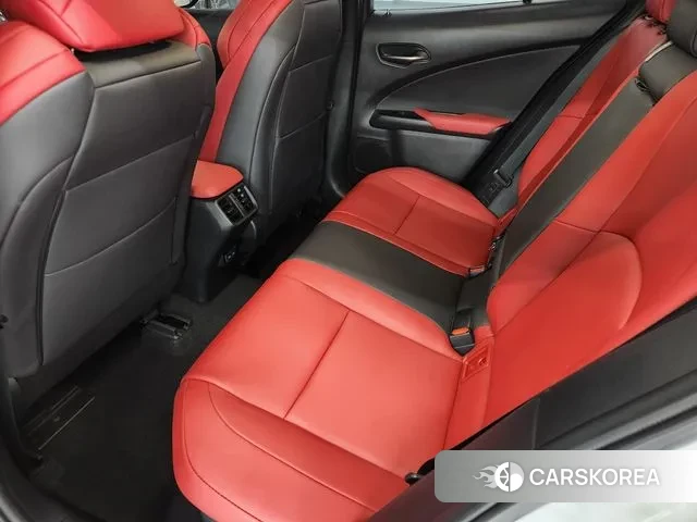 Lexus UX250h 2023 Белый из Кореи, фото 2