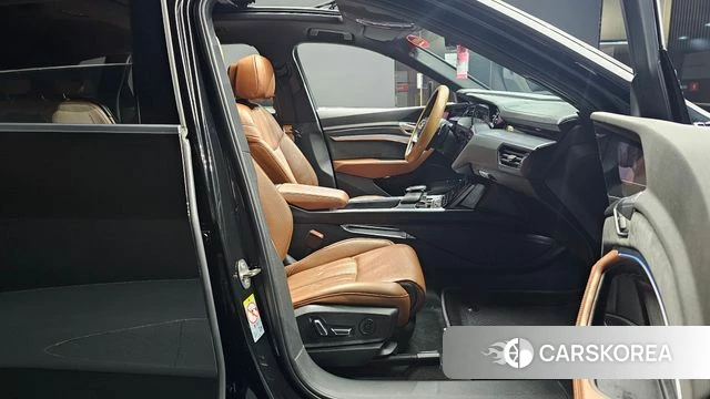 Audi e-Tron 2020 Черный из Кореи, фото 2