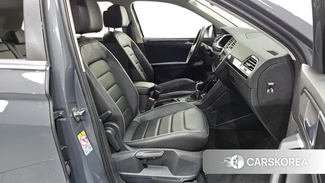 Volkswagen Tiguan second Generation 2023 Серый из Кореи, фото 2