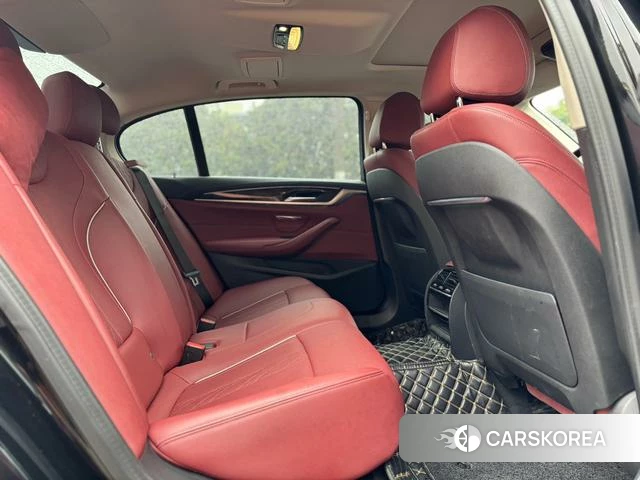 BMW 5 series 2021 Черный из Китая, фото 2