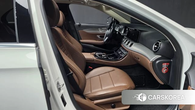 Mercedes-Benz E-Class W213 2018 Белый из Кореи, фото 2