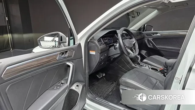 Volkswagen Tiguan Allspace 2022 Белый из Кореи, фото 2