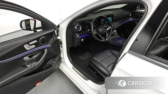 Mercedes-Benz E-Class W213 2022 Белый из Кореи, фото 2