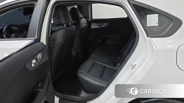 Kia The New K3 2nd generation 2021 Белый из Кореи, фото 2