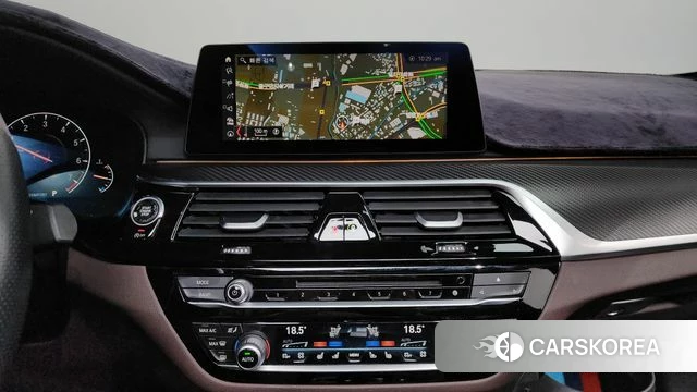 BMW 5 Series (G30) 2019 Черный из Кореи, фото 2