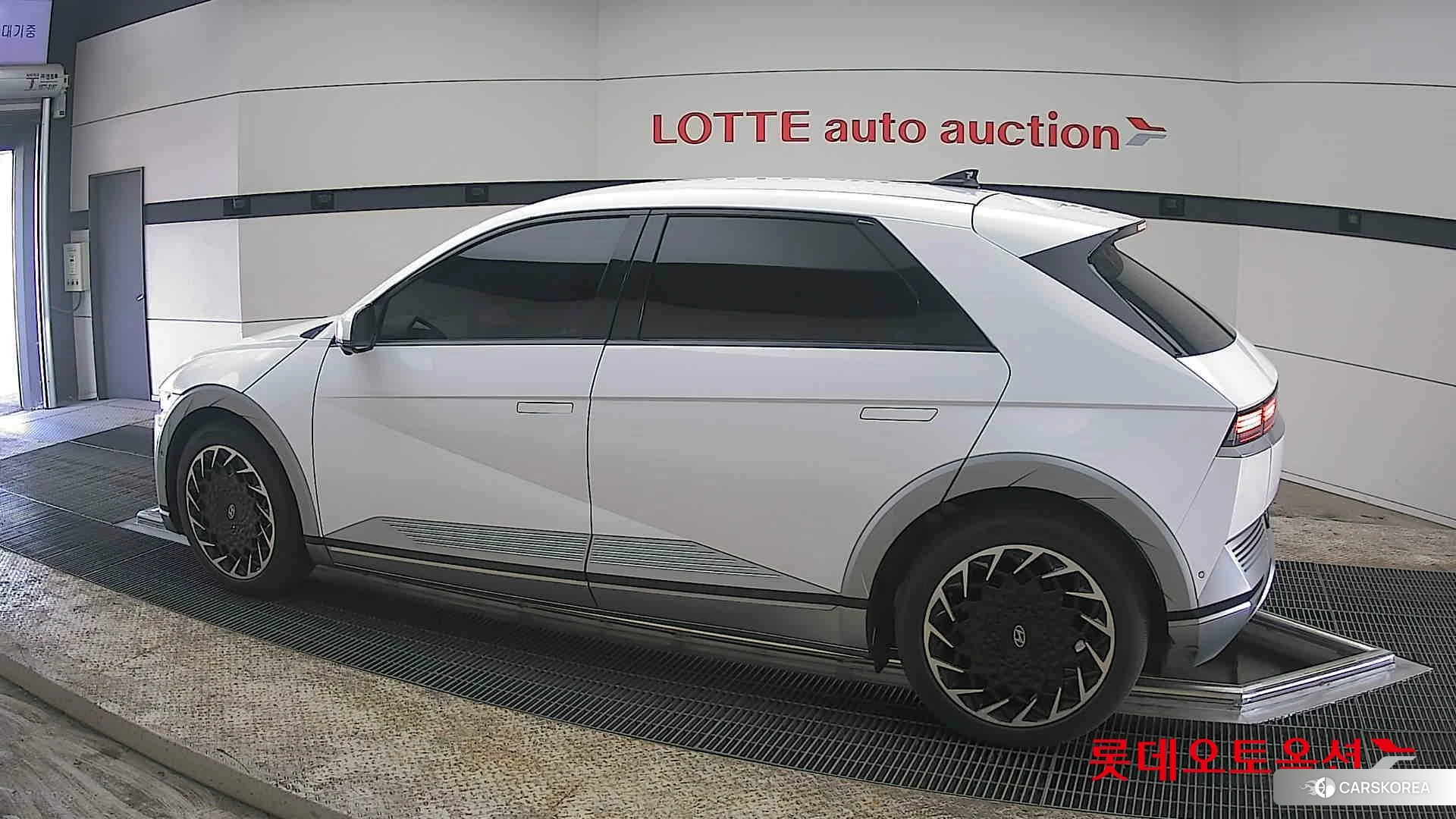 Hyundai IONIQ 5 2022 Atlas White из Кореи, фото 2