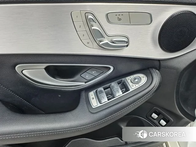 Mercedes-Benz C-Class W205 2018 Белый из Кореи, фото 2