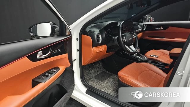 Kia The New K3 2nd generation 2023 Белый из Кореи, фото 2