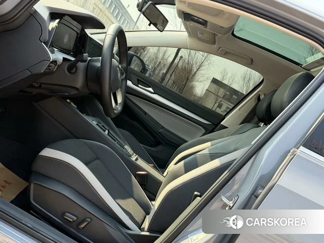 Volkswagen Golf 2022 Темно-серый из Китая, фото 2