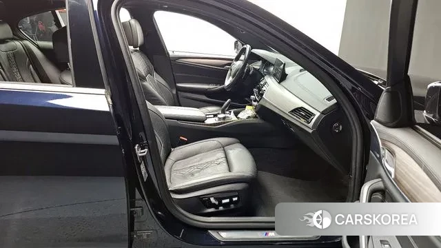 BMW 5 Series (G30) 2018 Черный из Кореи, фото 2