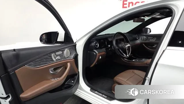 Mercedes-Benz E-Class W213 2022 Белый из Кореи, фото 2