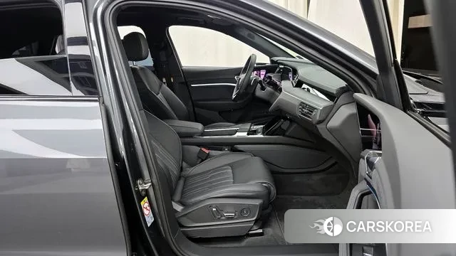 Audi e-Tron 2023 Серый из Кореи, фото 2