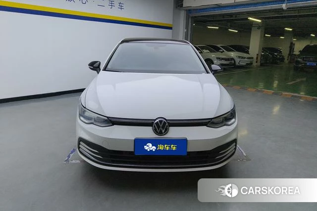Volkswagen Golf 2024 Белый из Китая, фото 2