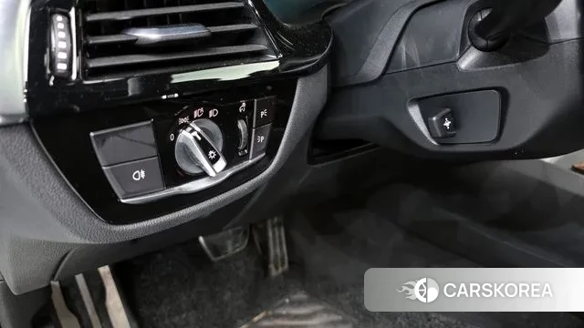 BMW 5 Series (G30) 2019 Белый из Кореи, фото 2