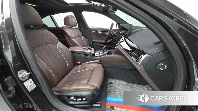 BMW 5 Series (G30) 2023 Серый из Кореи, фото 2