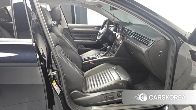 Volkswagen Passat GT (B8) 2021 Черный из Кореи, фото 2