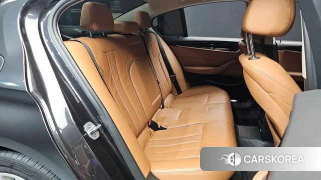 BMW 5 Series (G30) 2018 Серый из Кореи, фото 2