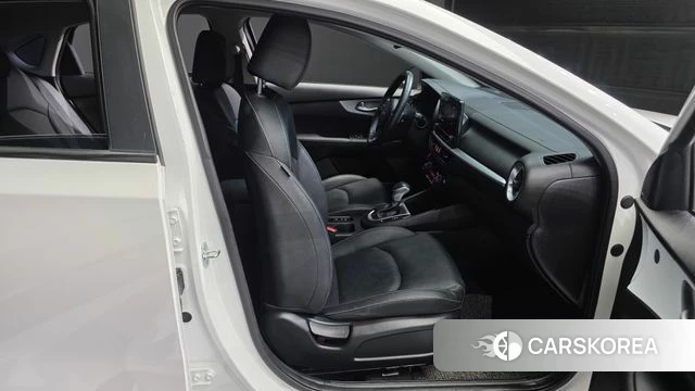 Kia The New K3 2nd generation 2022 Белый из Кореи, фото 2