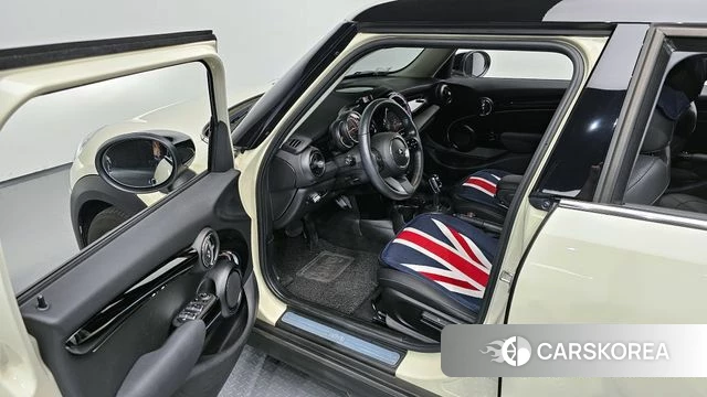 Mini Cooper 2022 Жемчужный цвет из Кореи, фото 2