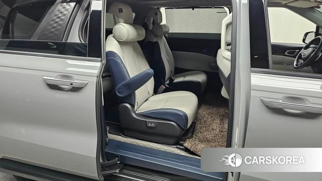 Kia The New Carnival 4th Generation 2024 Серебристо-серый из Кореи, фото 2
