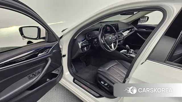 BMW 5 Series (G30) 2020 Белый из Кореи, фото 2