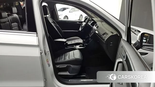 Volkswagen Tiguan second Generation 2022 Белый из Кореи, фото 2