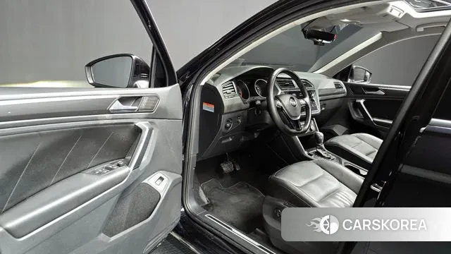 Volkswagen Tiguan second Generation 2018 Черный из Кореи, фото 2