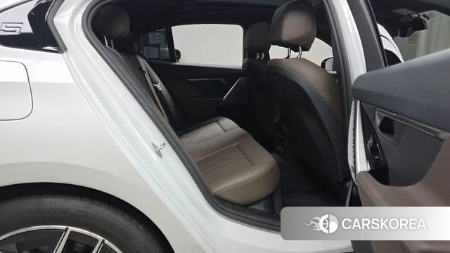 BMW 5 Series (G60) 2025 Белый из Кореи, фото 2