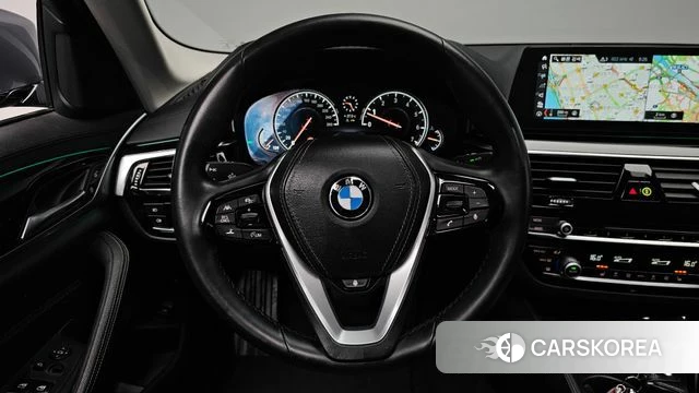 BMW 5 Series (G30) 2018 Серебристо-серый из Кореи, фото 2
