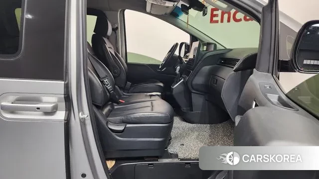 Hyundai Staria 2022 Серебряный из Кореи, фото 2