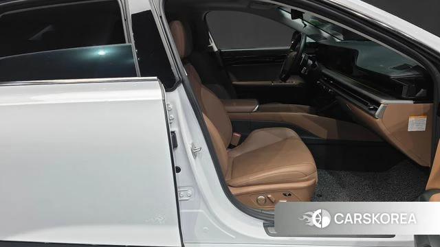 Hyundai Grandeur Hybrid (GN7) 2023 Белый из Кореи, фото 2