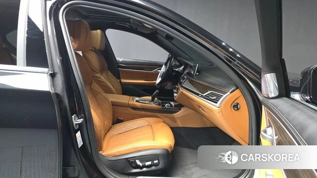 BMW 7 Series (G11) 2022 Черный из Кореи, фото 2