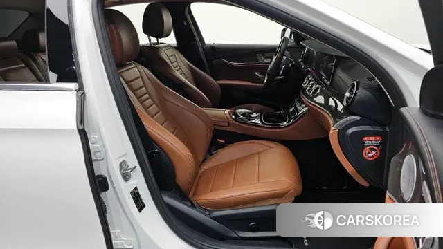 Mercedes-Benz E-Class W213 2018 Белый из Кореи, фото 2