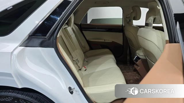Hyundai Grandeur Hybrid (GN7) 2023 Белый из Кореи, фото 2