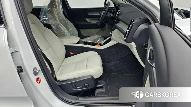 Volvo XC40 2024 Белый из Кореи, фото 2