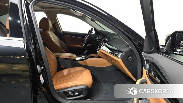 BMW 5 Series (G30) 2020 Черный из Кореи, фото 2