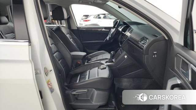 Volkswagen Tiguan Allspace 2020 Белый из Кореи, фото 2