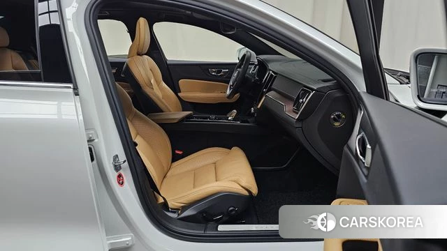 Volvo S60 3rd generation 2020 Белый из Кореи, фото 2