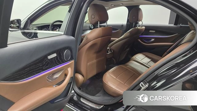 Mercedes-Benz E-Class W213 2019 Черный из Кореи, фото 2