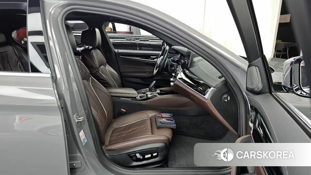 BMW 5 Series (G30) 2021 Серый из Кореи, фото 2