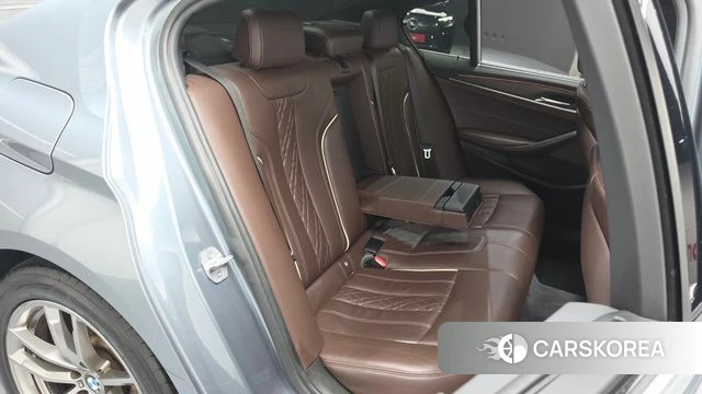 BMW 5 Series (G30) 2018 Серый из Кореи, фото 2